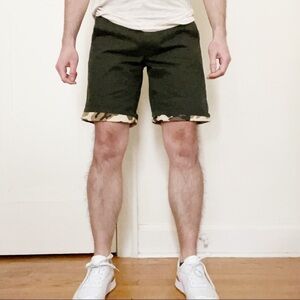 Won Woolf NY Men’s 9” Camo Cuffed Shorts Green Size 32